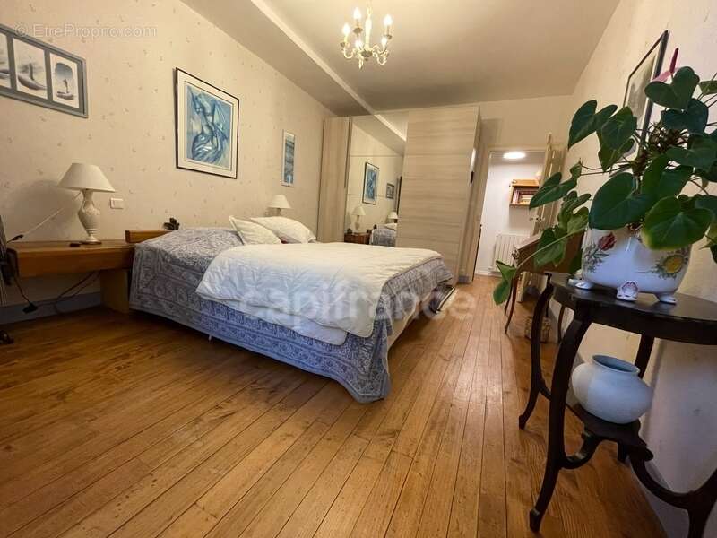 Dpt Dordogne (24), à vendre  maison P8 de 292,68 m² - Terrain de 1 777,00 m² - photo 7