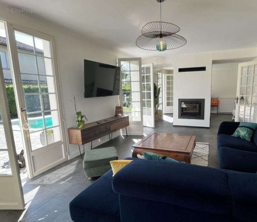 salon - Maison à OLORON-SAINTE-MARIE