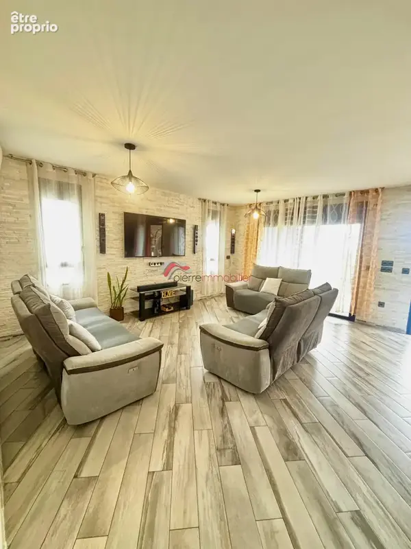 Villa 5 pièces d'une superficie totale de 327 m2 - photo 2