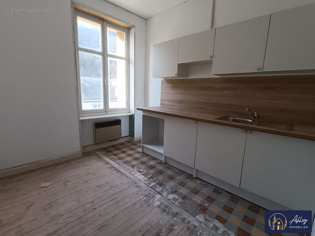 Appartement 288 m² à Bort-Les-Orgues  - photo 2