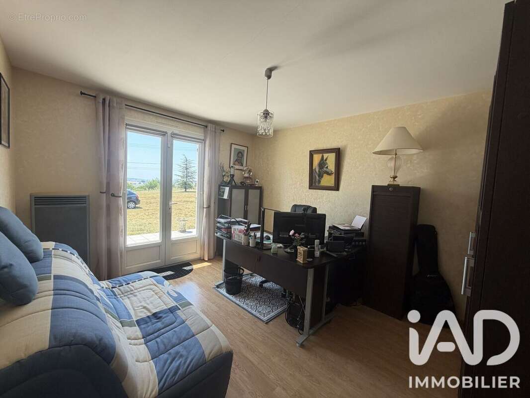 Maison 130 m² à Laplume  - photo 8
