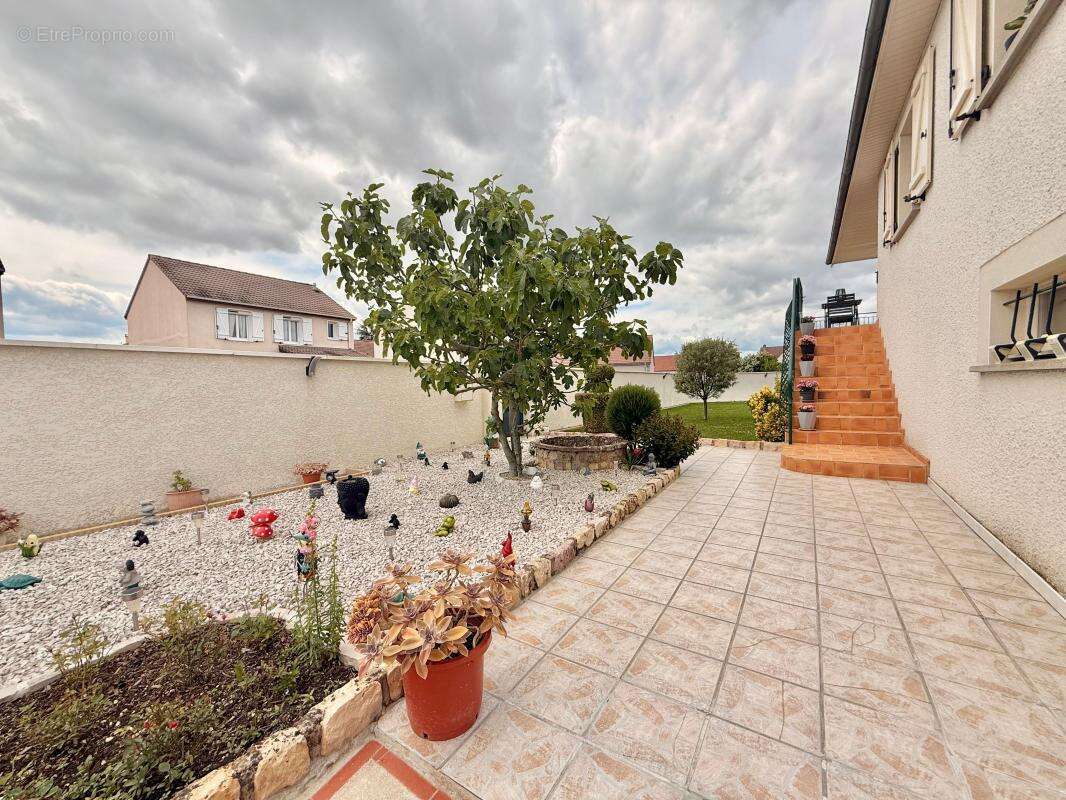 Maison à GENLIS