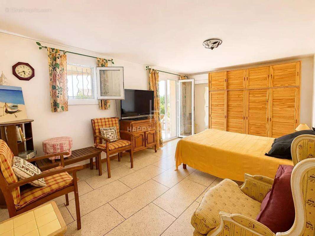 Aureille - Maison familiale avec piscine - photo 14