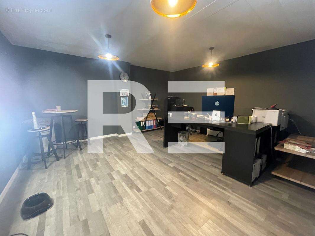 Commerce à THEZIERS