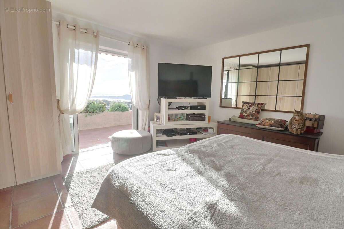 Maison à LES ISSAMBRES