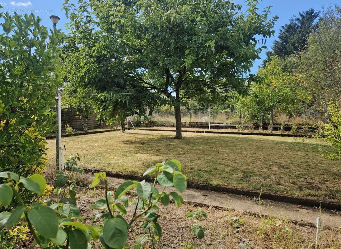 vue avant - Terrain à REZE