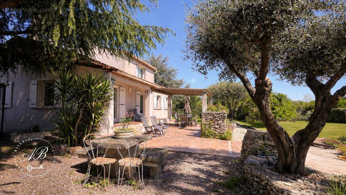 Maison à MOUSSAC