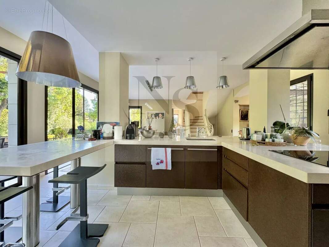 Maison à LE THOLONET