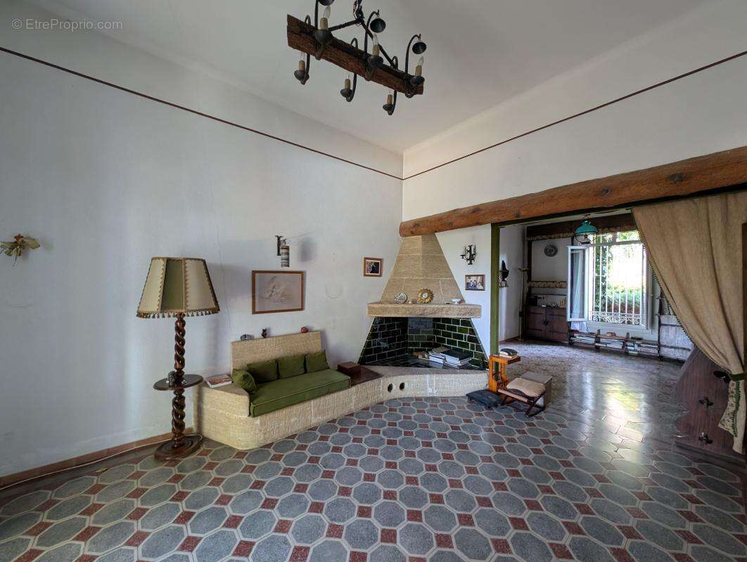 Maison à MONTBAZIN