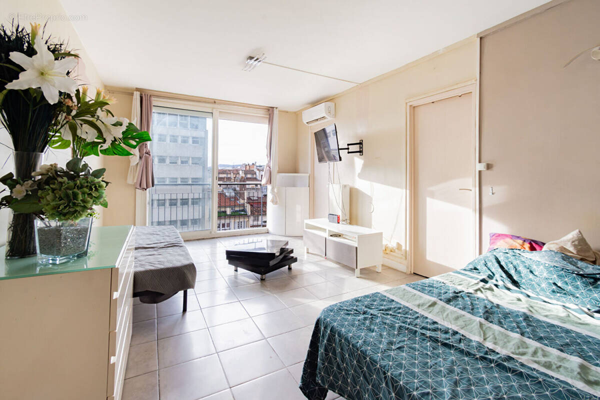 Appartement à MARSEILLE-1E