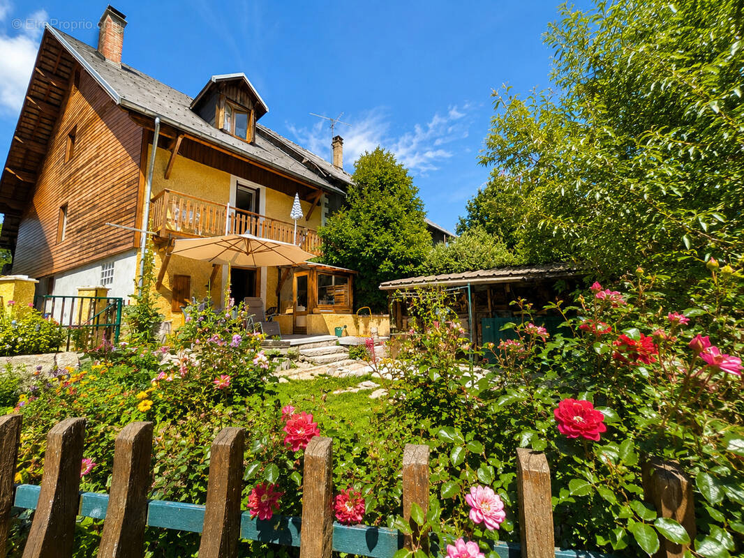 Charmante maison mitoyenne au calme avec jardin - photo 1