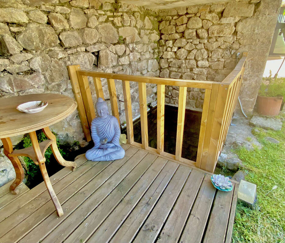 Maison à SAINT-JULIEN-MOLIN-MOLETTE