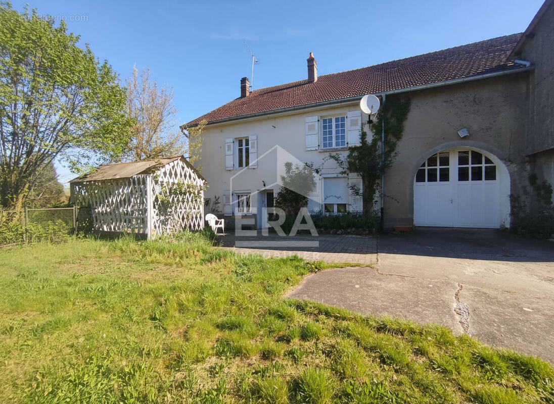 Maison à VALLEROIS-LE-BOIS