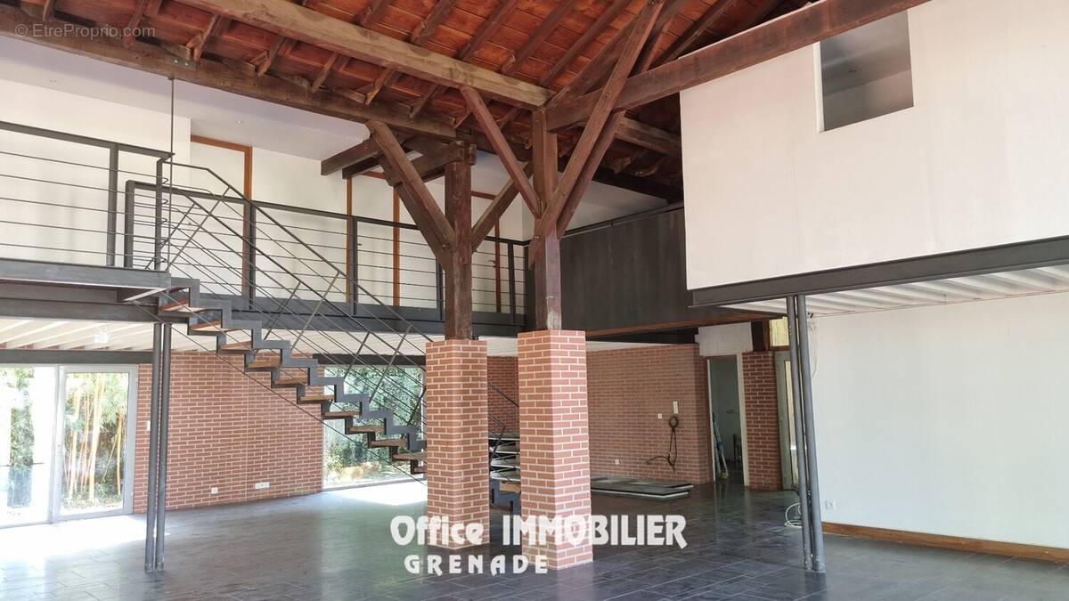 Commerce 260 m² à Grenade  - photo 4