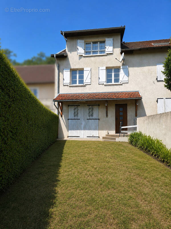 Maison à PEYRIEU