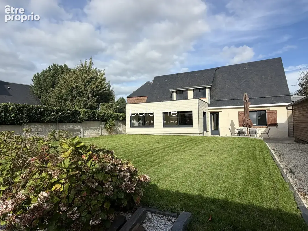 Photo Maison à Saint-Pierre-En-Port au prix de 275 000€