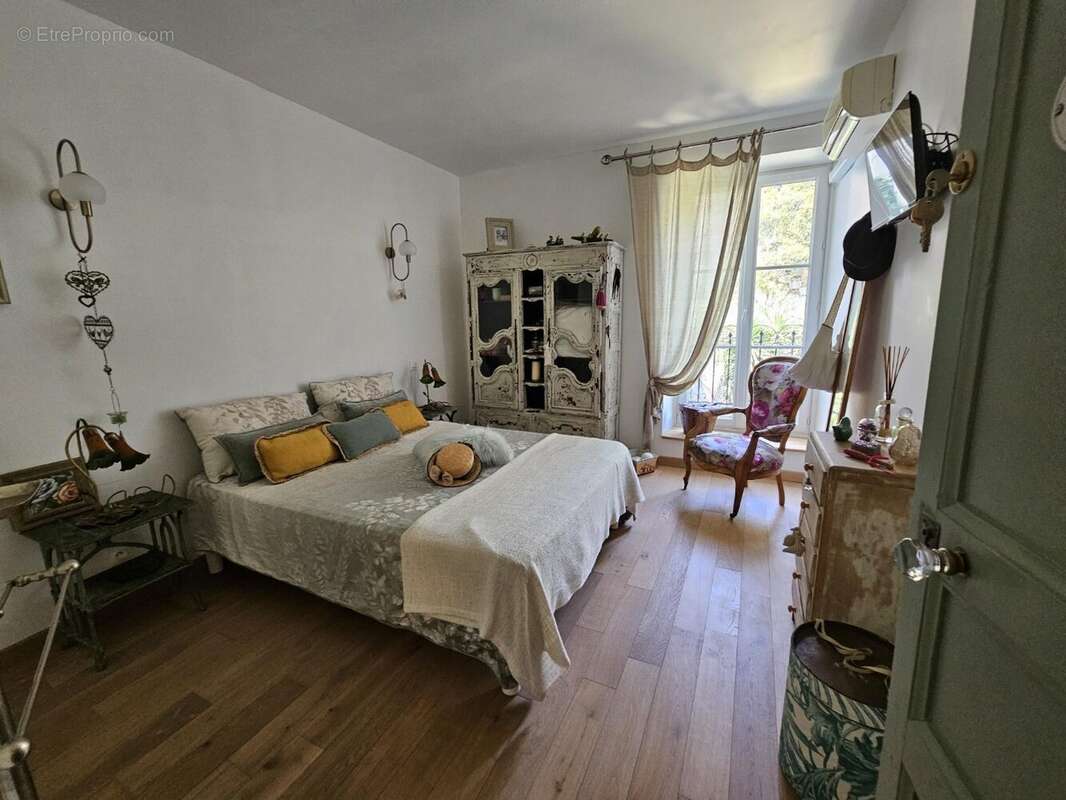 Maison de caractère, grand garage, terrasses et piscine - photo 13