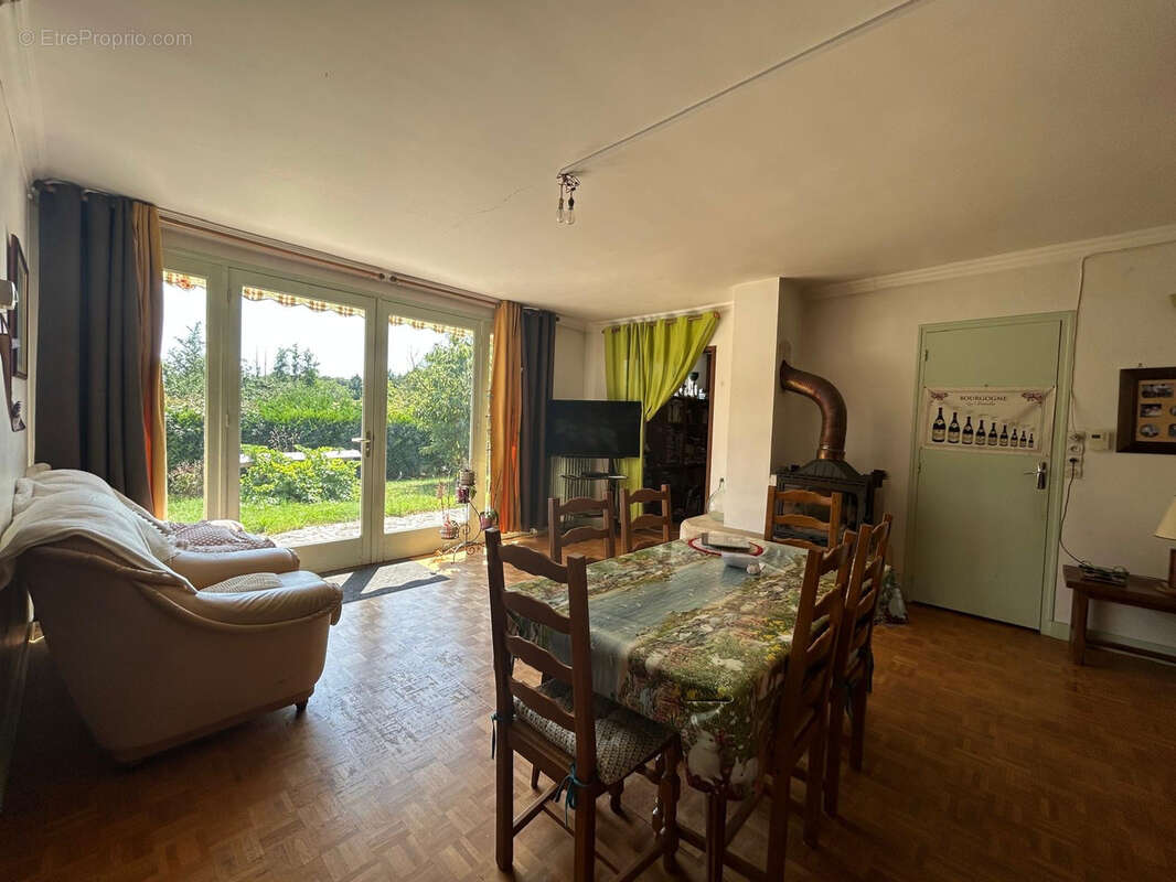 Maison à CHENNEBRUN