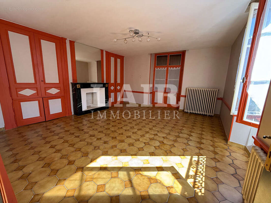 Maison à FRESNAY-SUR-SARTHE