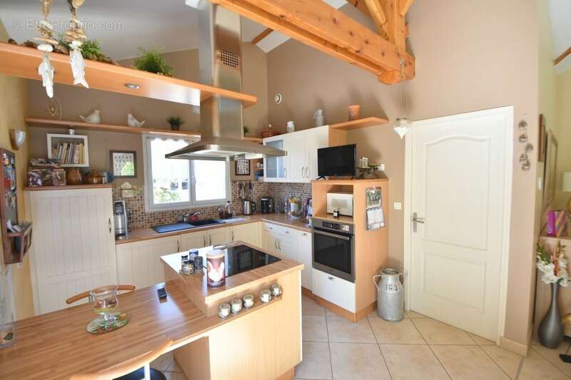 Maison à LA CHAPELLE-BASSE-MER