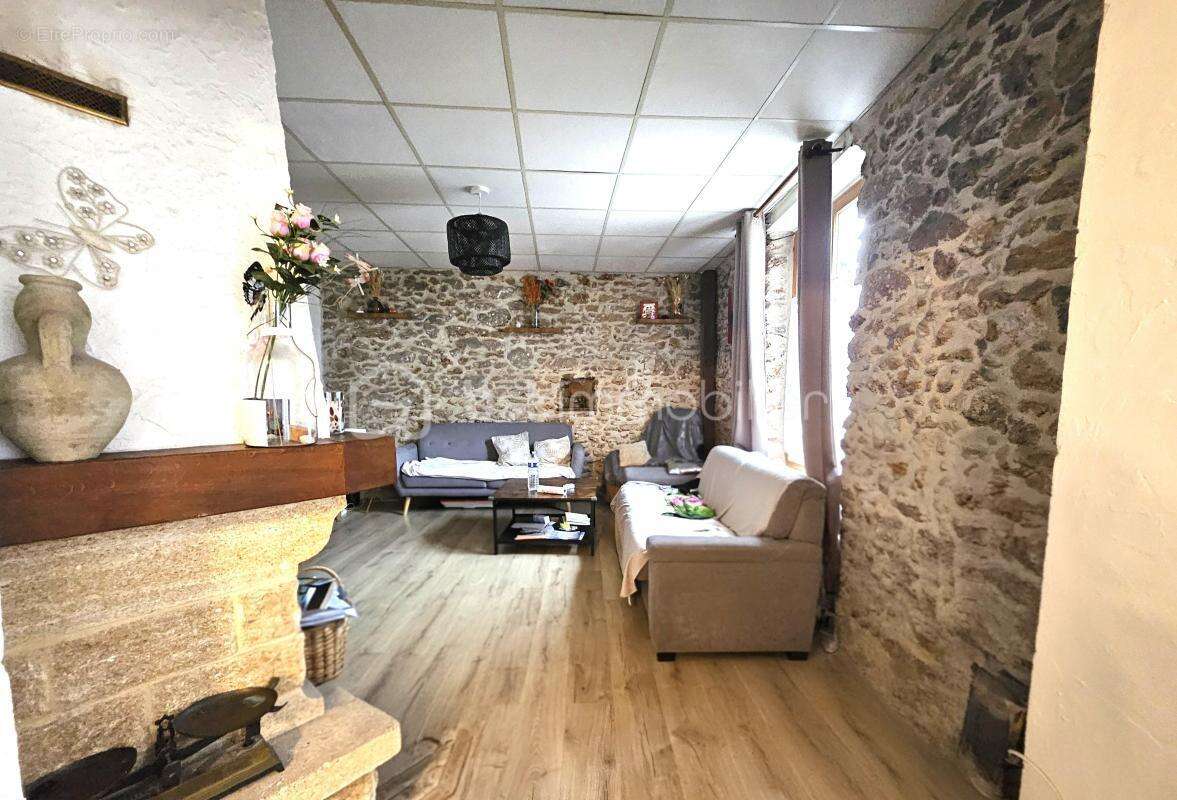 Maison familiale avec terrasse et jardin - photo 2