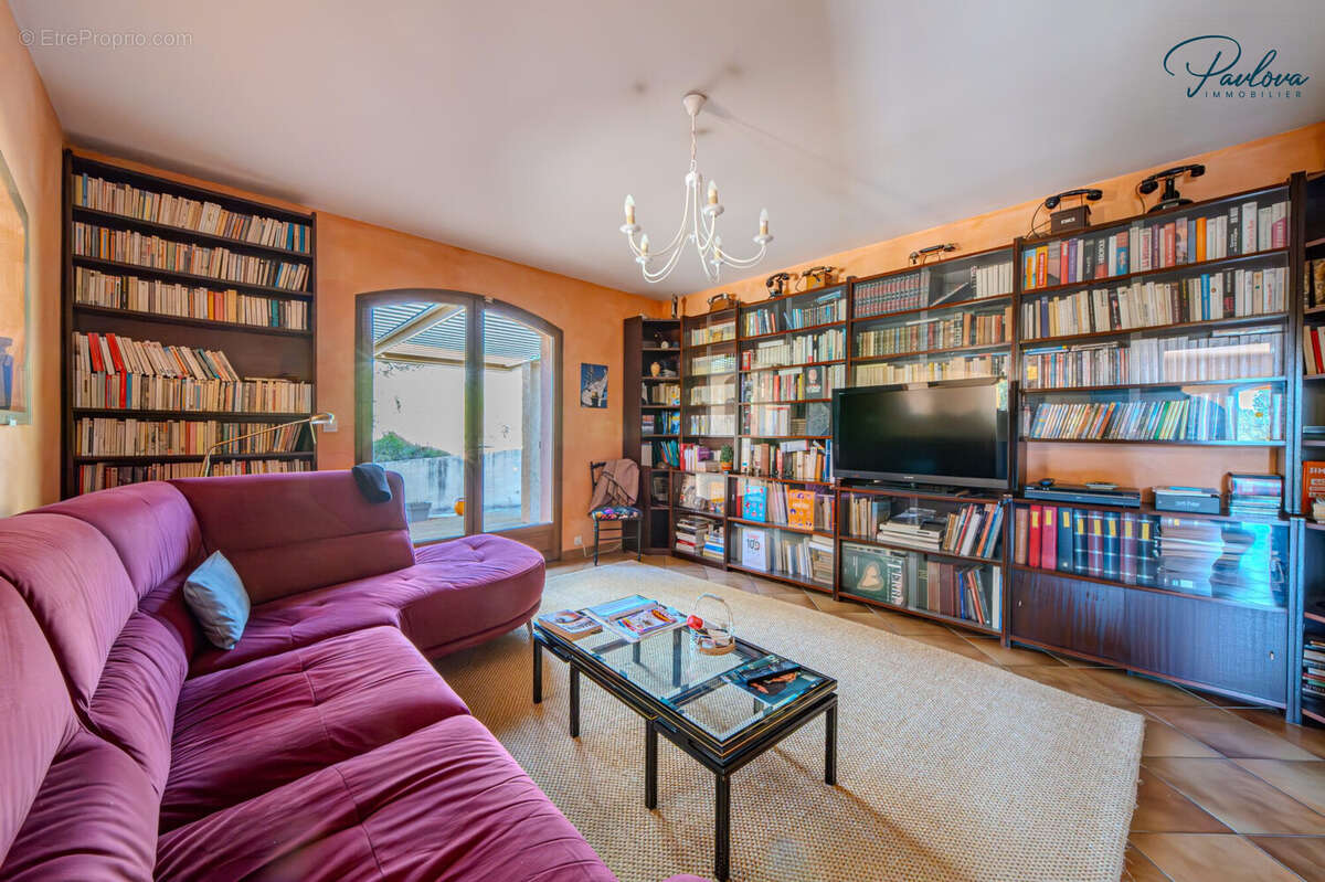 Maison à SAINT-CLEMENT-DE-RIVIERE