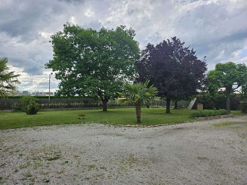 Maison à MONTROND-LES-BAINS