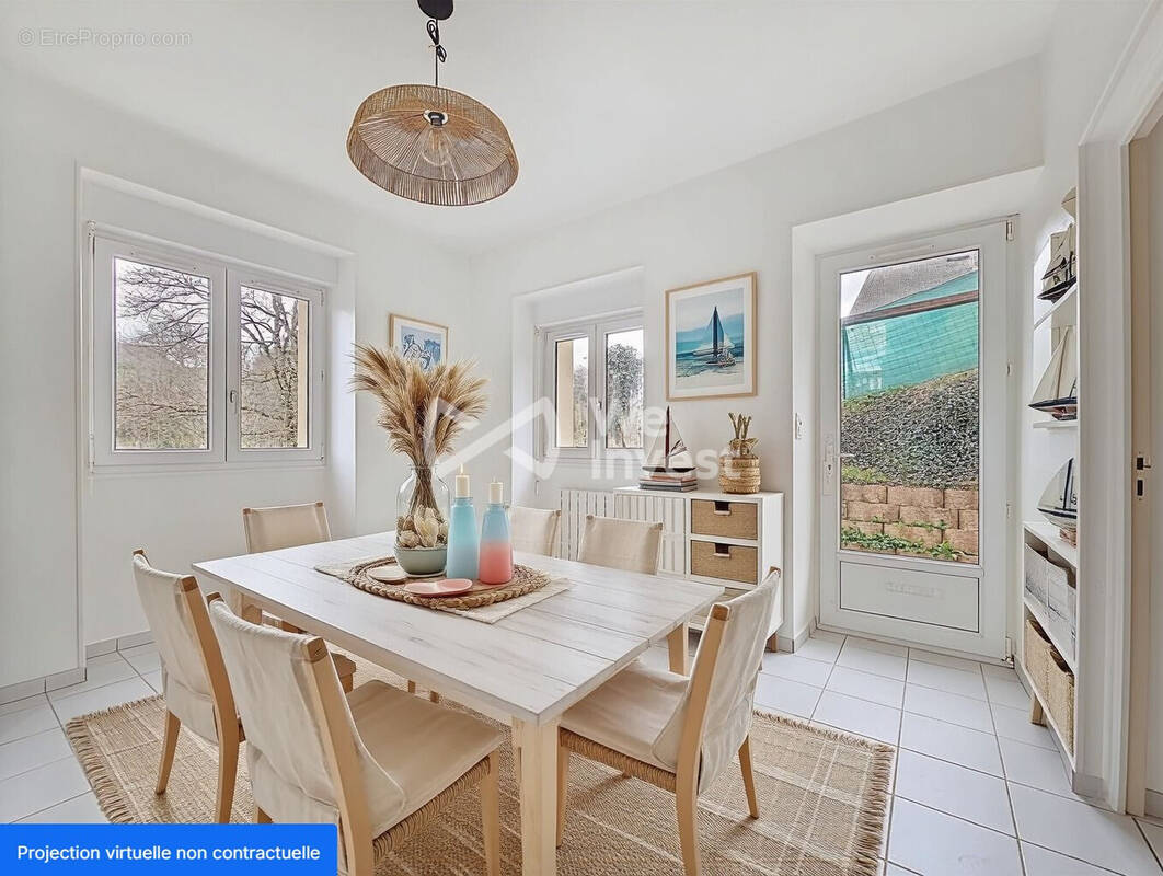 Appartement à SALLES-CURAN