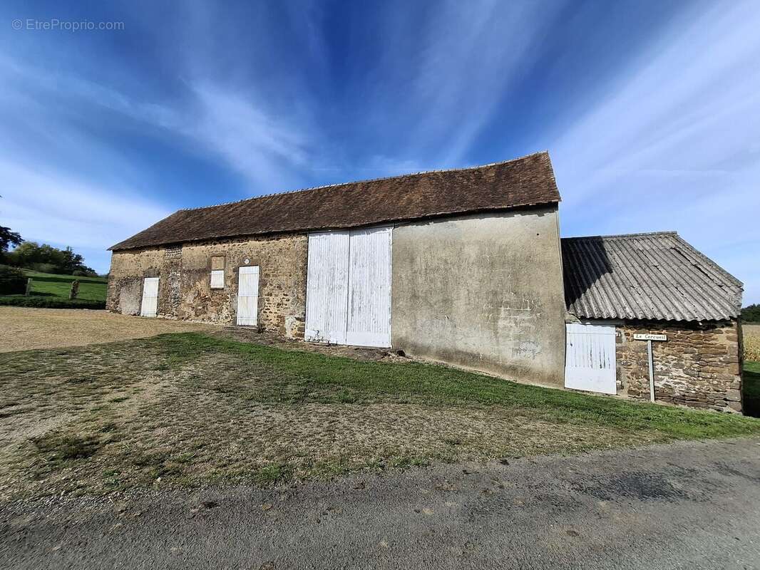 Maison à SAINTE-SABINE-SUR-LONGEVE