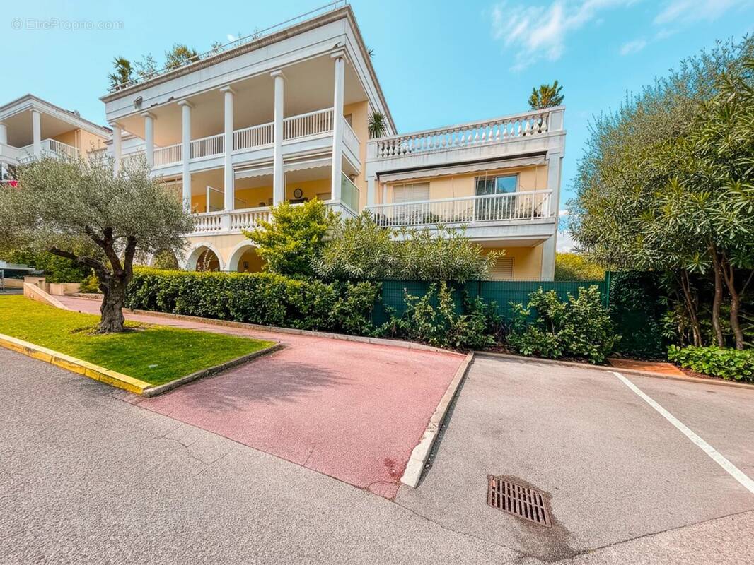 Appartement à MANDELIEU-LA-NAPOULE