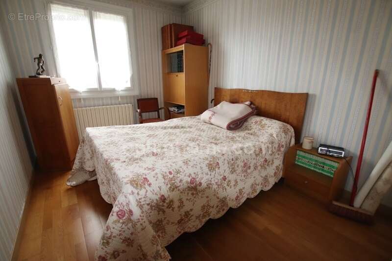 Maison à SAINT-JEAN-DE-LA-RUELLE