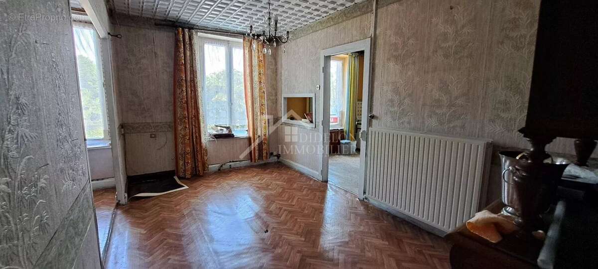 Maison à THIAUCOURT-REGNIEVILLE