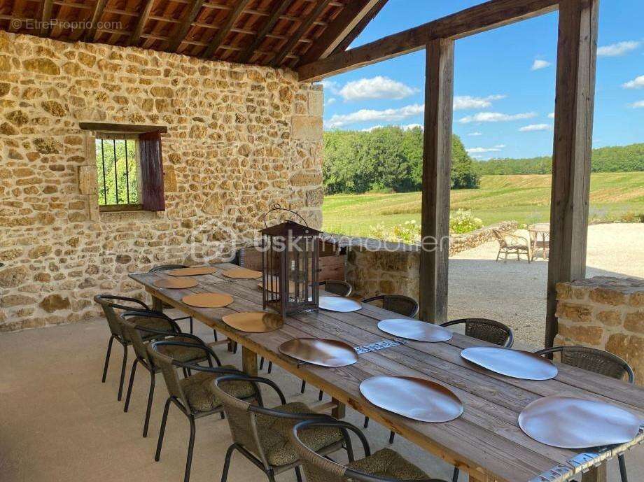 Maison à LUSSAS-ET-NONTRONNEAU