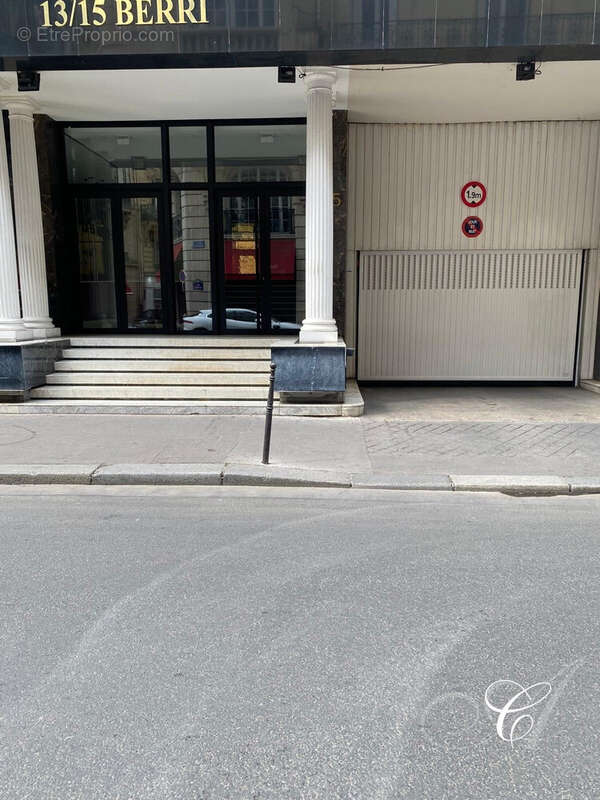 Parking 12 m² à Paris-8e  - photo 9
