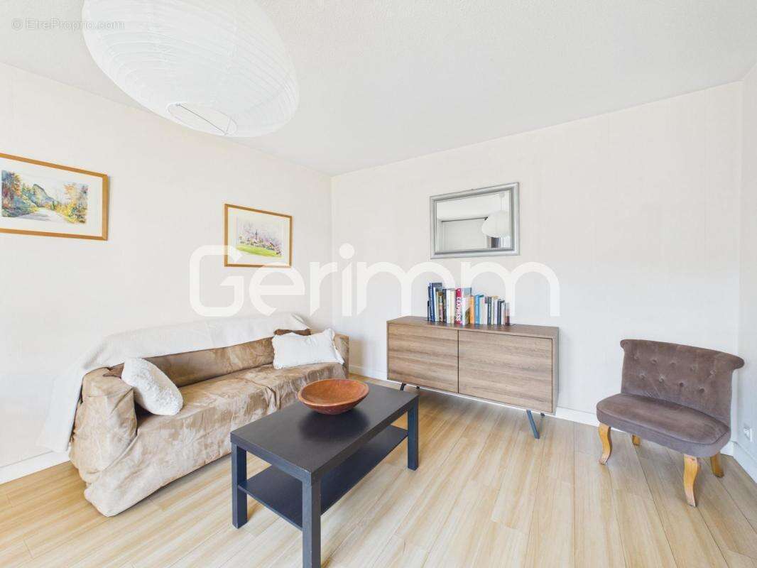 Vente - Appartement - 2 pièces + cuisine - 50 m² - 110 000 € - - photo 5