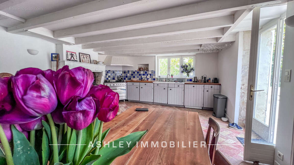 Maison à LE GUE-DE-VELLUIRE