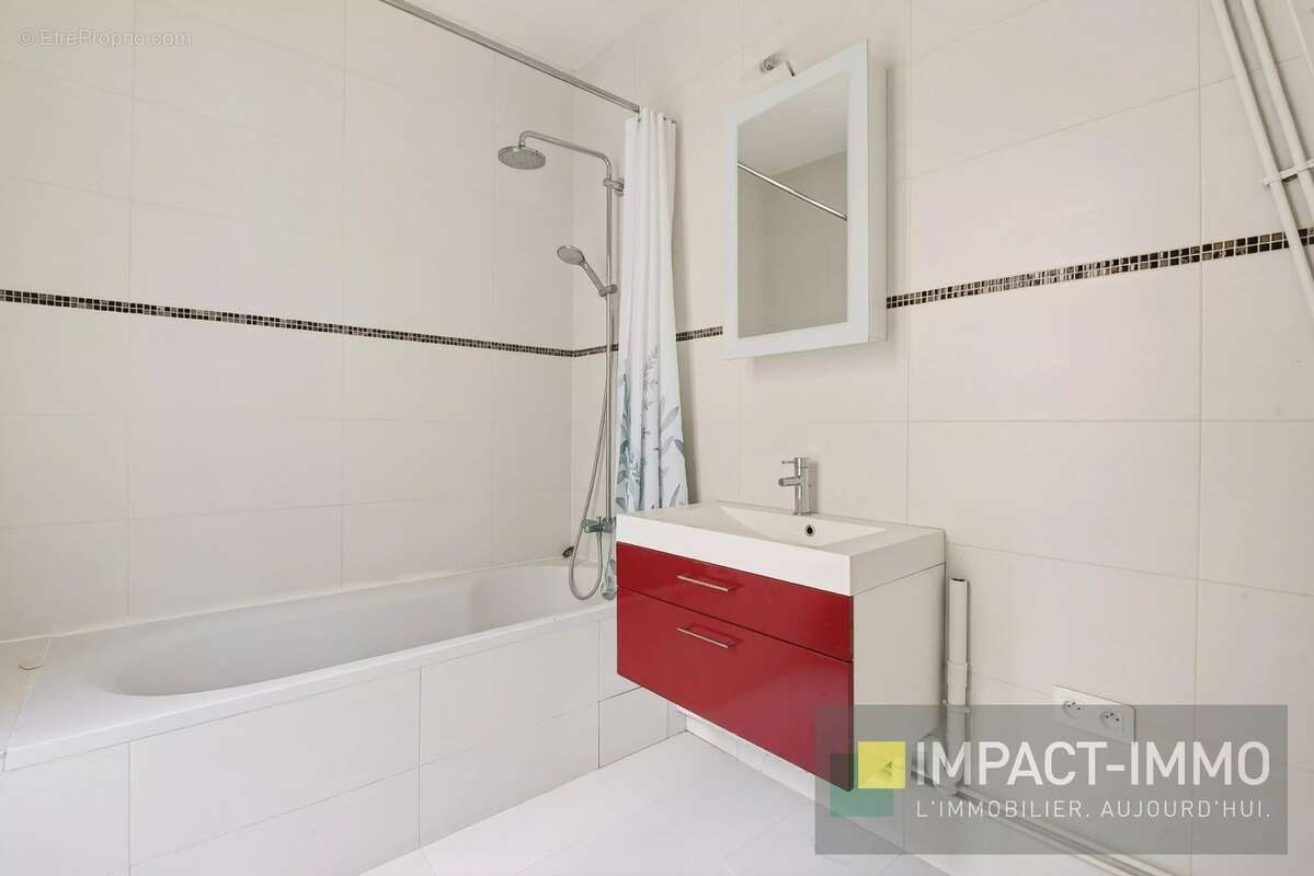 Appartement à COURBEVOIE
