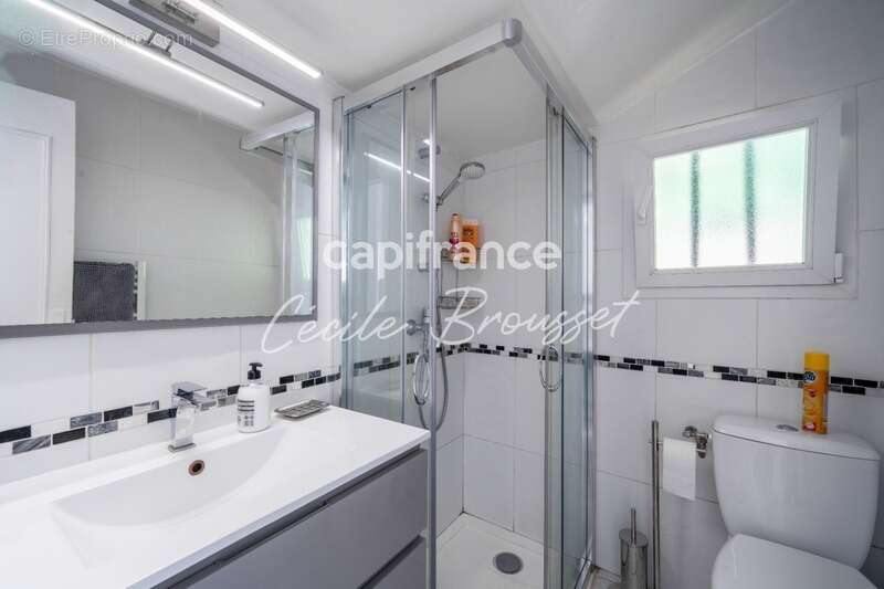 Maison à SAINT-LAURENT-DE-CERDANS