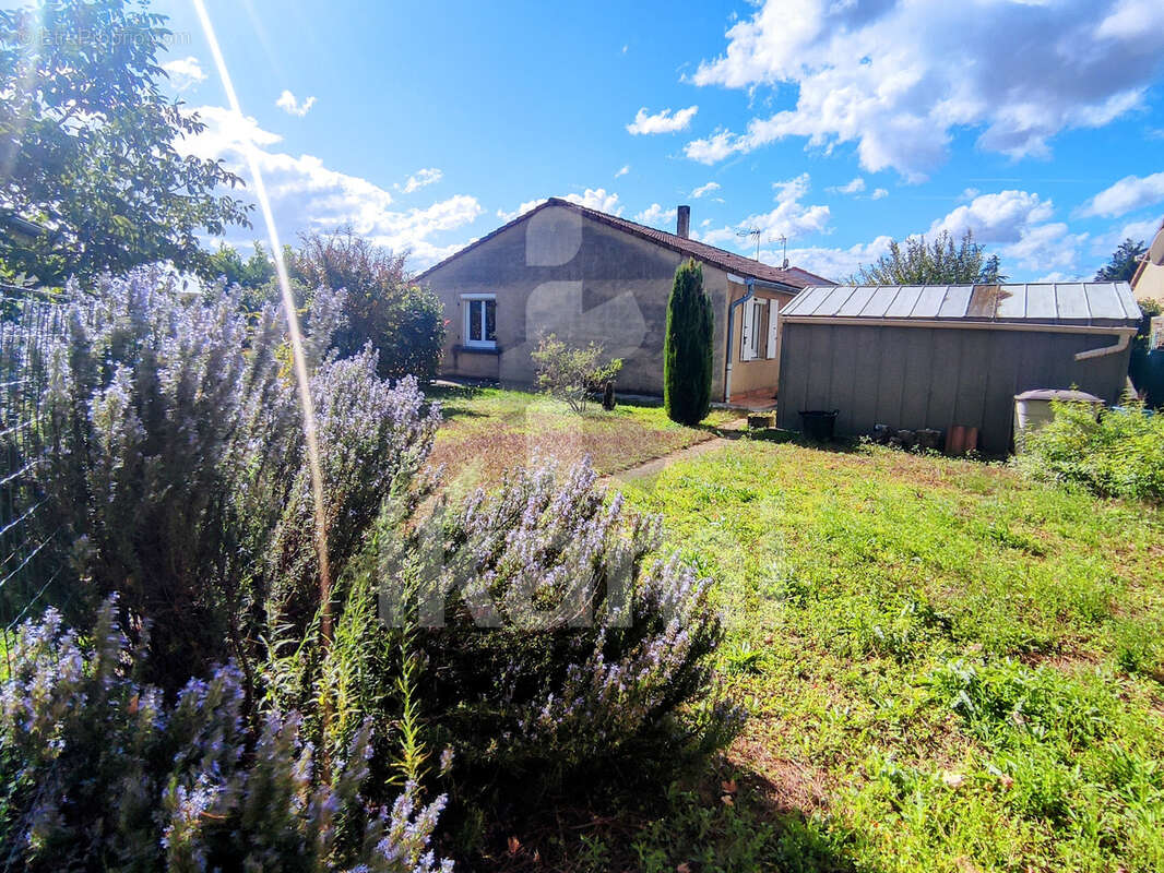 Maison à GENISSIEUX