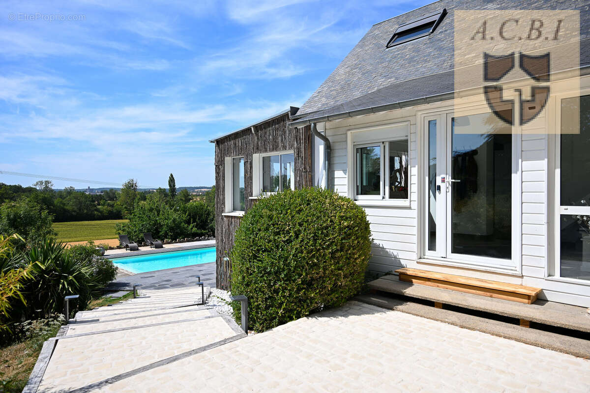 Très belle propriété dans un cadre exceptionnel avec piscine, vue panoramique et bord de Loir - photo 18