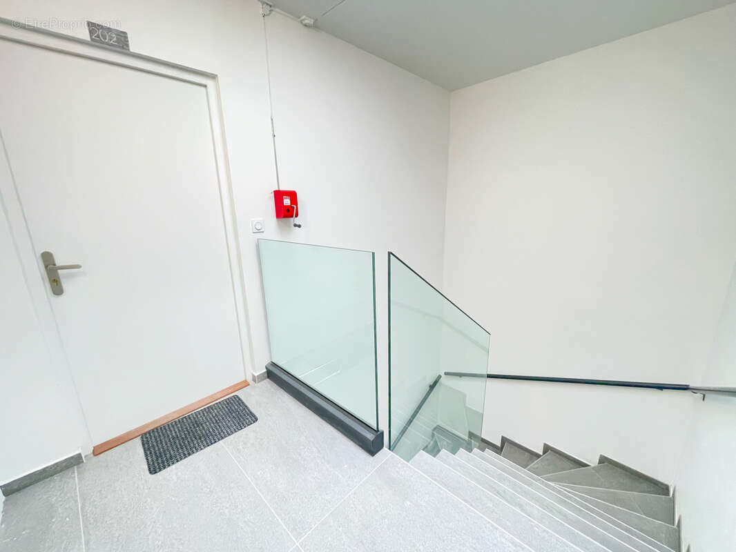 Appartement T2 avec terrasse et stationnement - photo 7