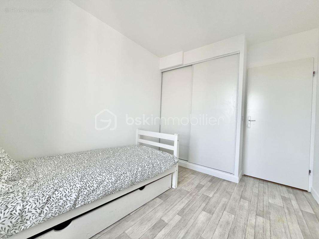 Appartement T4 80m2 avec terrasse 39m2, cave et parking ! - photo 8