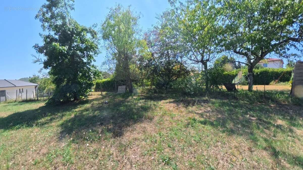 CHASSELAY (38470) – Terrain de 759 m² – Un cadre paisible pour donner vie à votre projet - photo 8