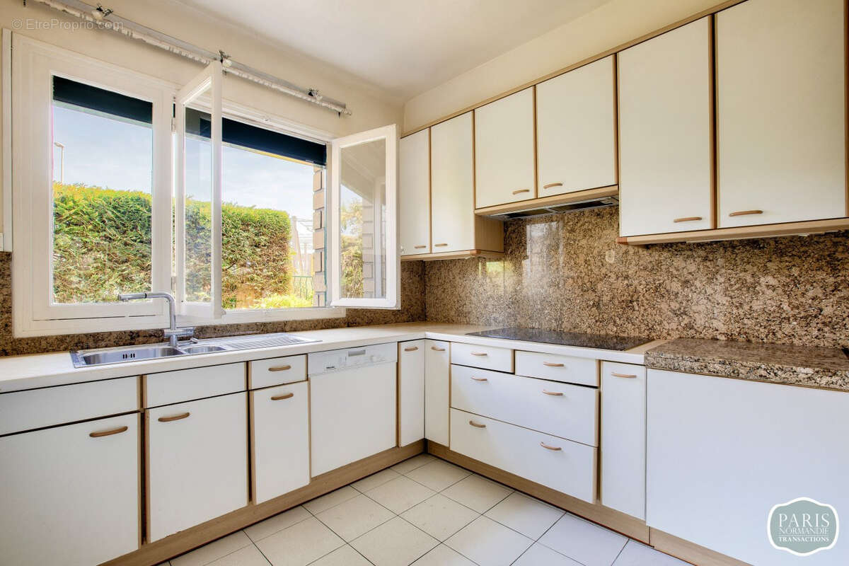 Maison à ISSY-LES-MOULINEAUX