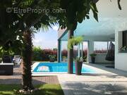 Maison à VILLAGE-NEUF