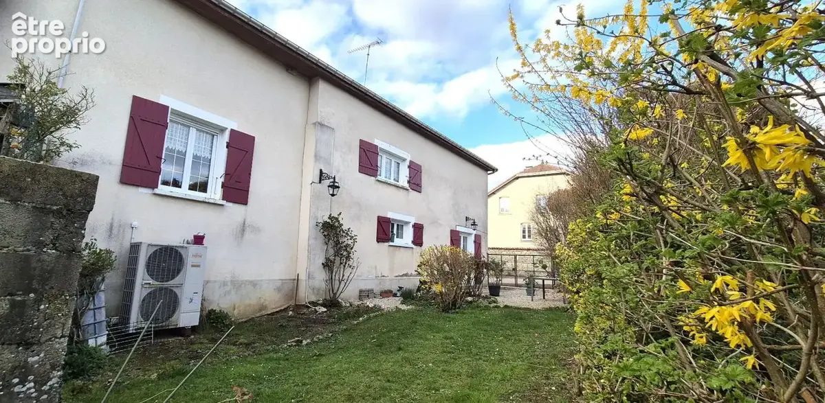 Belle Maison de Village et de Caractère de 1815 de 155 m² Rénover et Entretenue avec Goût avec sa Cour avant et Terrasse de 115  - photo 18