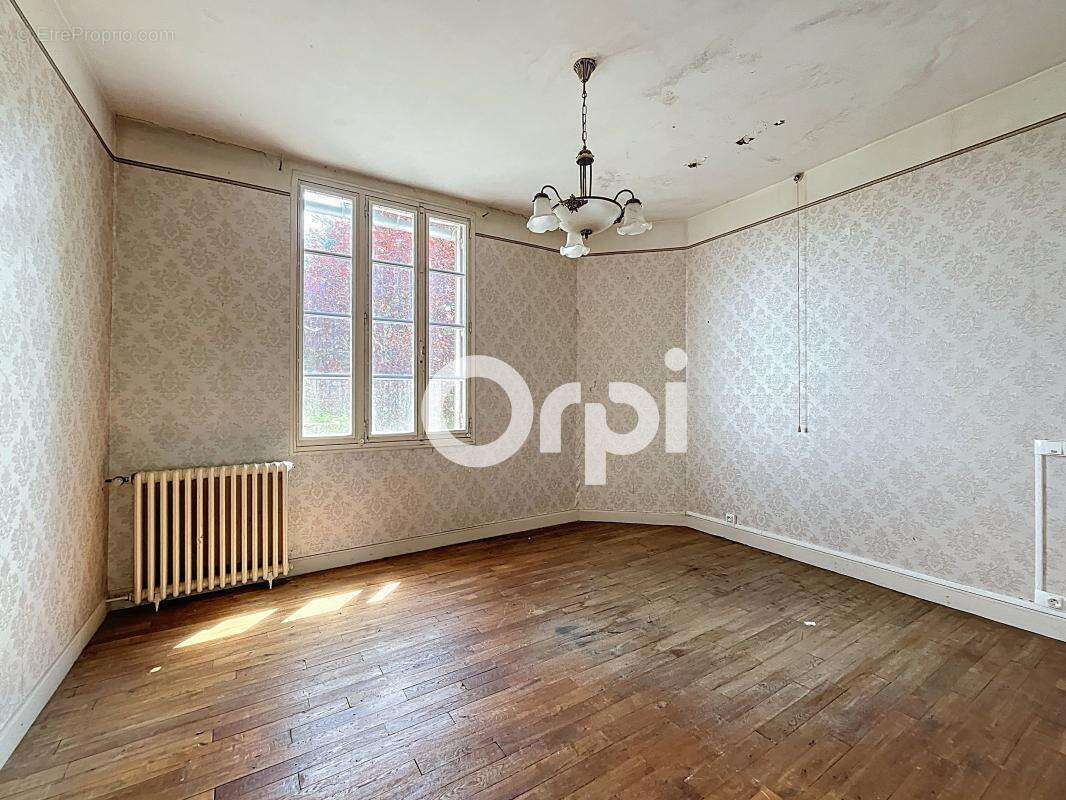 Maison à MONTAIGNAC-SAINT-HIPPOLYTE