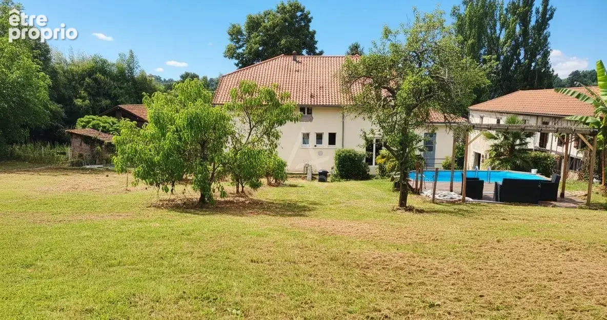 Maison 7 pièces de 276 m² 5 chambres avec piscine et dépendances - photo 3