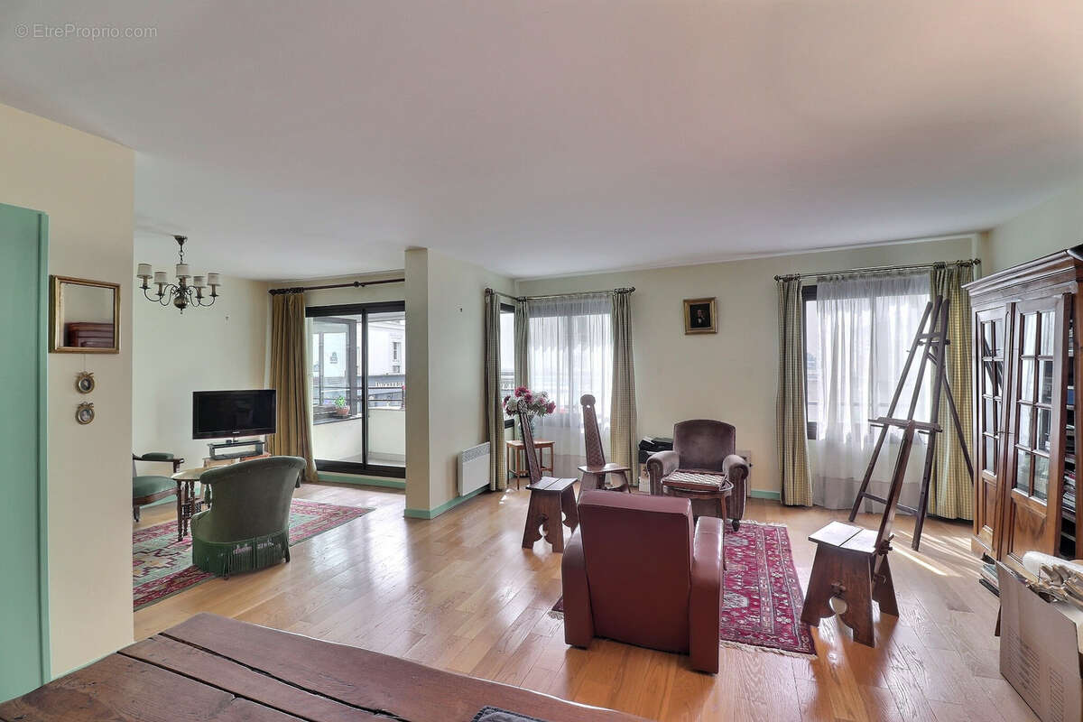 Appartement à PARIS-14E