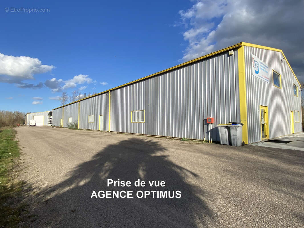 Commerce à VILLENEUVE-LA-GUYARD